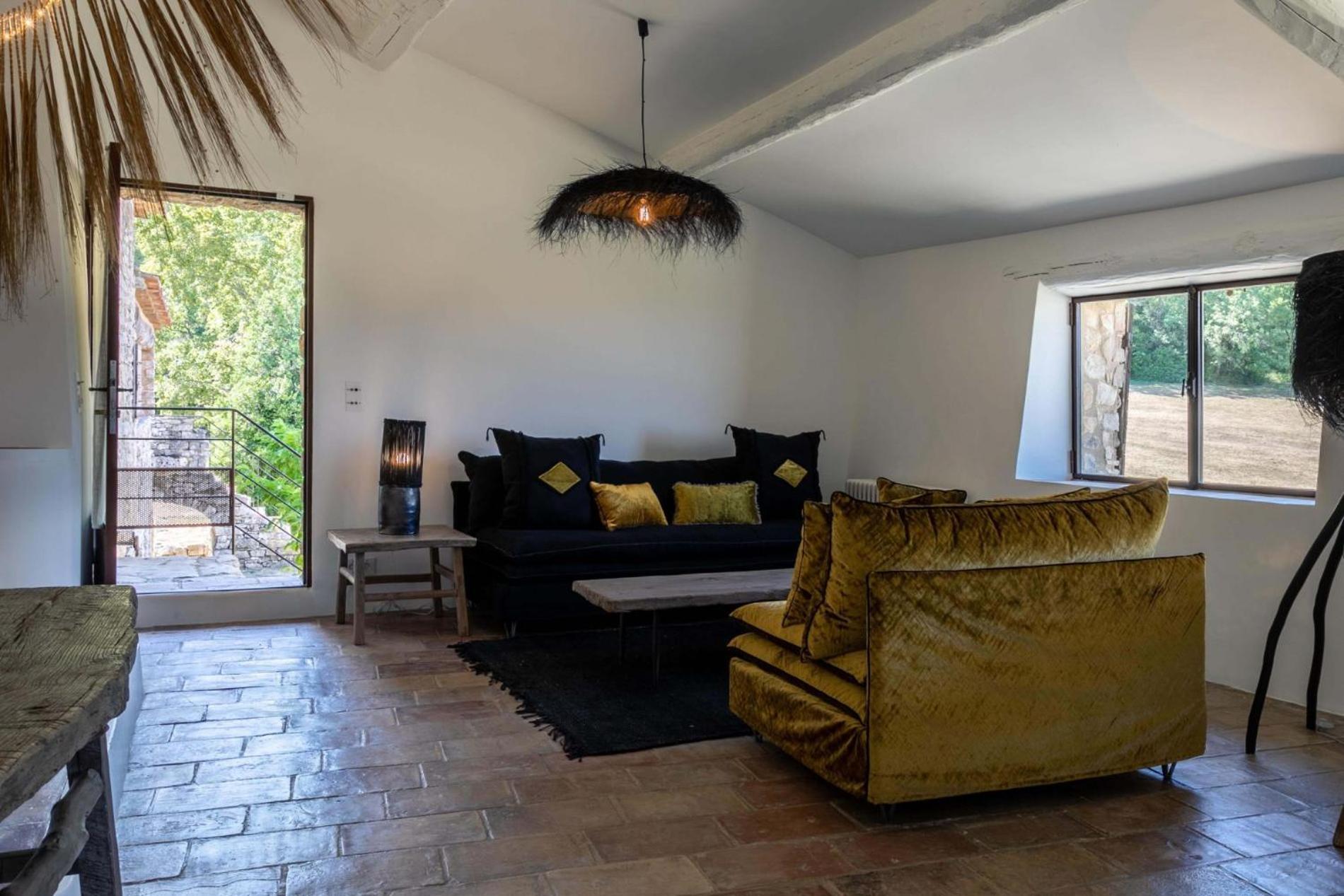Le Domaine Du Castellas Sivergues 外观 照片